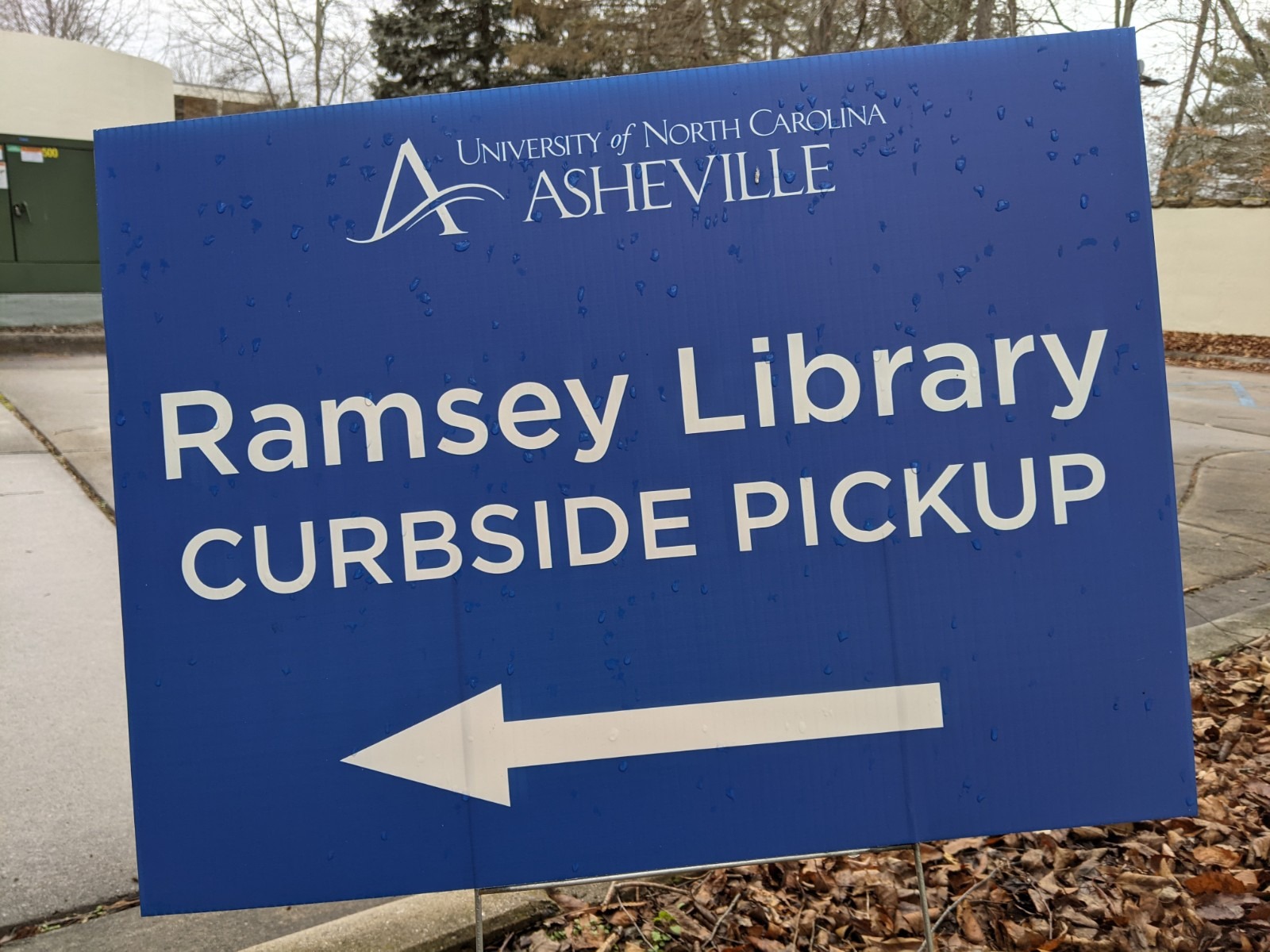 Ramsey Library Curbside Pickup Sign